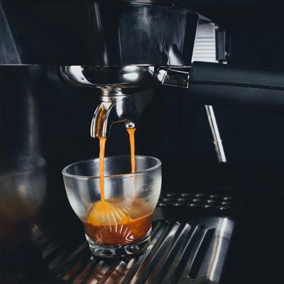 Máquina de café automática, manual e cápsulas: quais as diferenças?