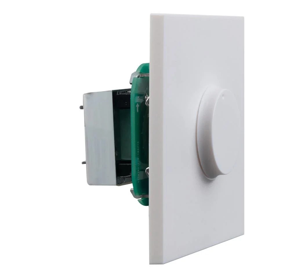 Atenuador de Linha de 100 V. Entrada de 2 Fios e Prioridade de 3 e 4 Fios (24 V). Montagem Embutida 