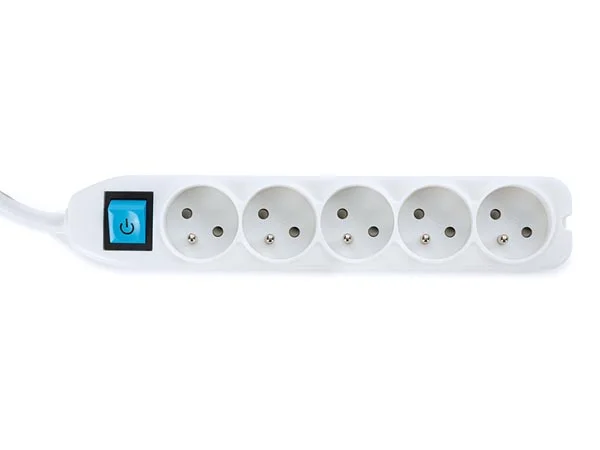 Toma Con Organizador de Cables - 5 Entradas
