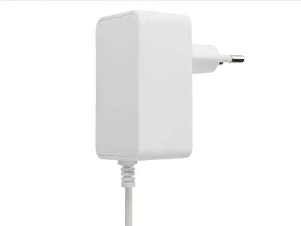Cargador Compacto Con Conector Usb Tipo C - 5 V.