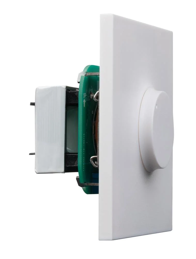 Atenuador de Linha de 100 V. Entrada de 2 Fios e Prioridade de 3 e 4 Fios (24 V). Montagem Embutida 