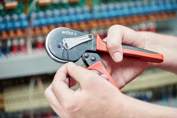 Wiha Automatic Crimp Tool For Wire-End Sleeves Hex Crimping (41246) 210 Mm
