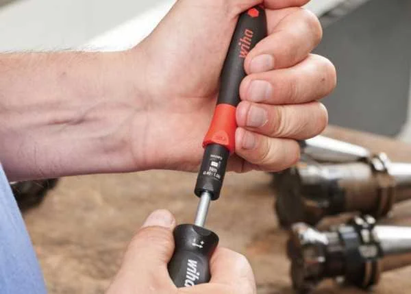 Wiha Torque Screwdriver Set Torquevario&reg;-S Electric Assorted, Variably Adjustable Torque Limit, 13-P
