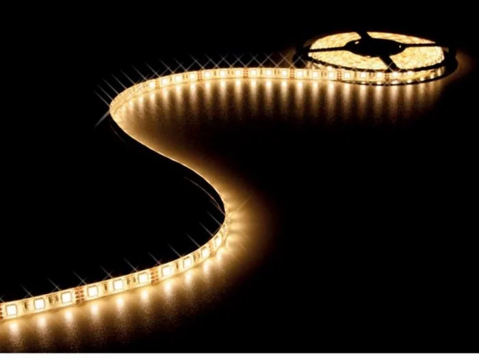 Faixa LED Flex&iacute;vel - Branco Quente - 300 leds - 5.