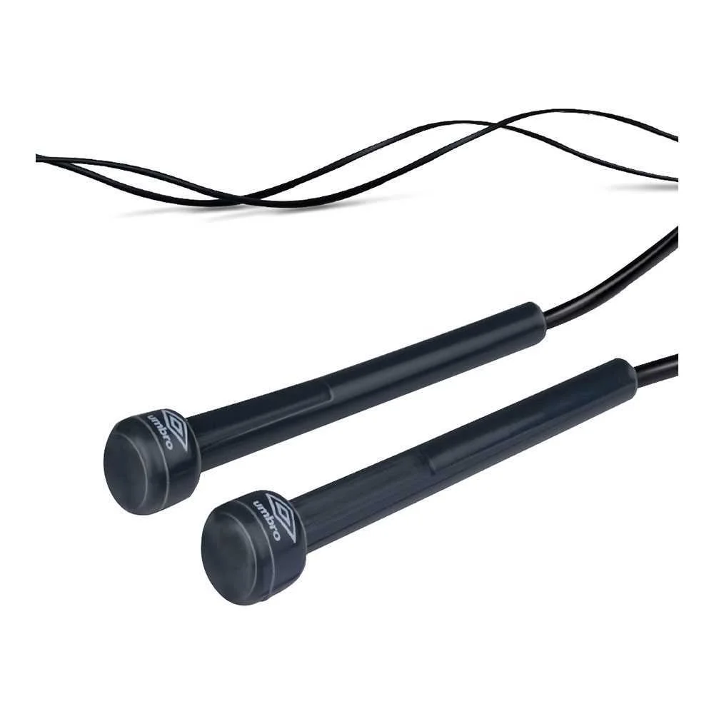 Marca: Umbro<br>tipo: Cuerda de Saltar Ajustable<br>medida: 3,35 M<br>peso: 113 G<br>material: Pvc /