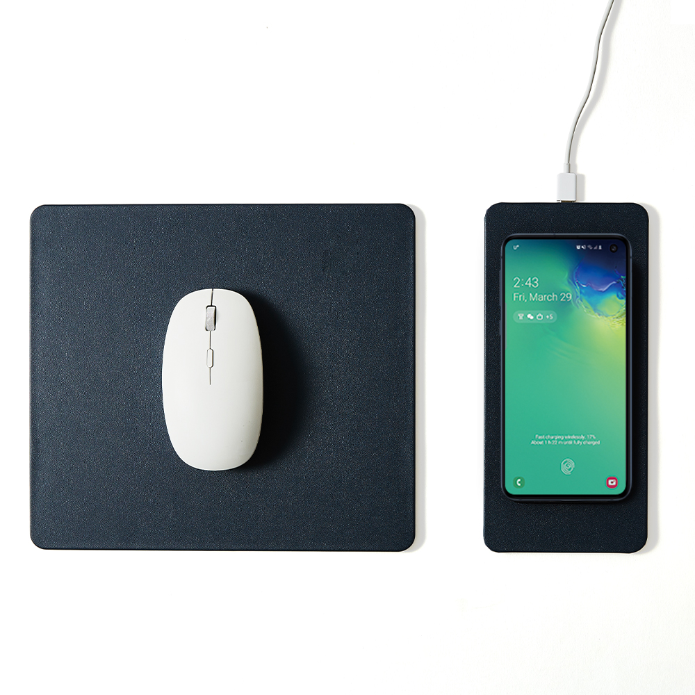 Splitted Mouse Pad With High-Speed Charging Pout .